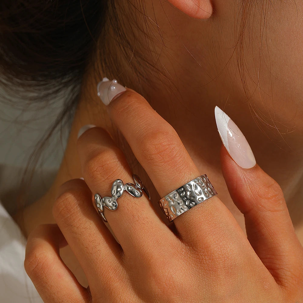 EternaLace™ – Durchbrochene, geschnitzte Eheringe