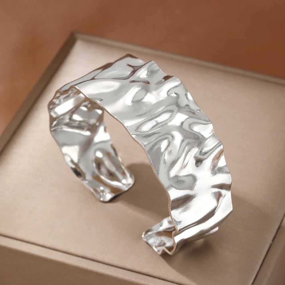 Celestia Wave™ – Bratgira asimmetrica cun textur.