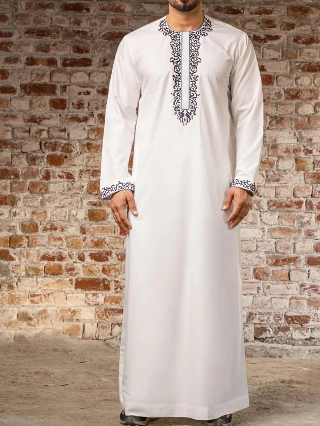 Moseles Men’s Embroidered Jubba Thobe – Long Sleeve