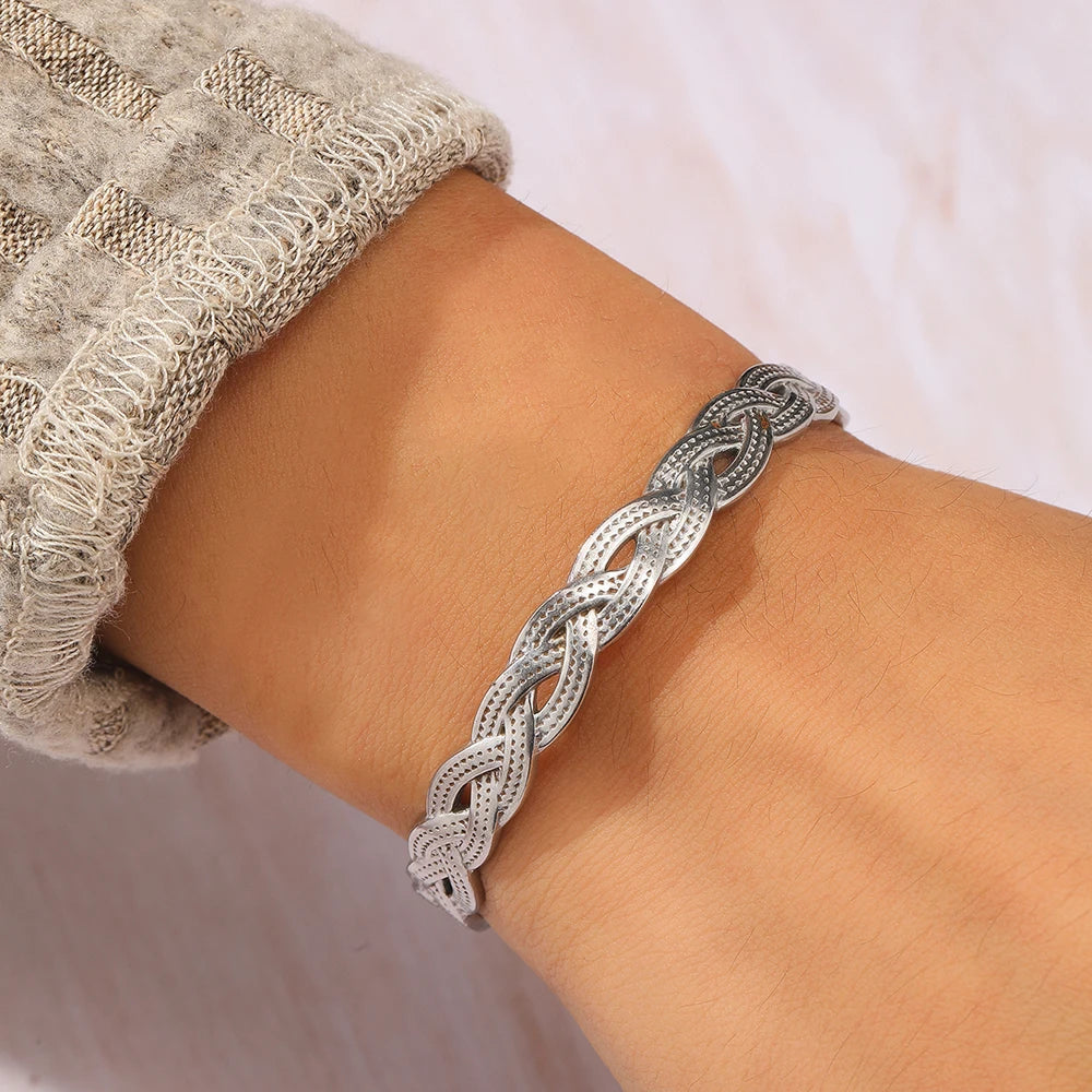 Aeris™ – Minimalist Geometric Hollow Bracelet