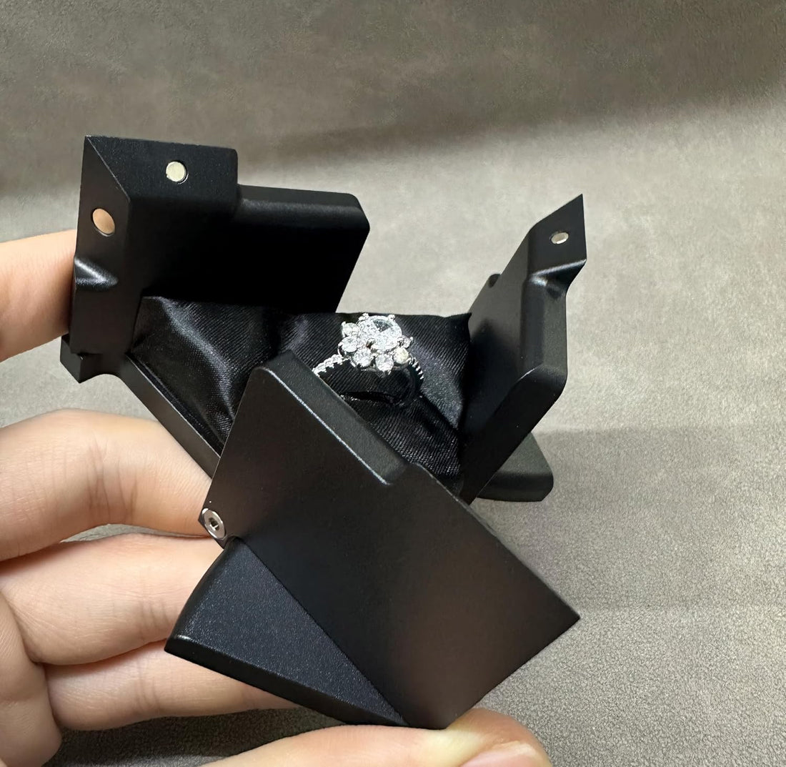 KineLuxe™ Cube Ring Box