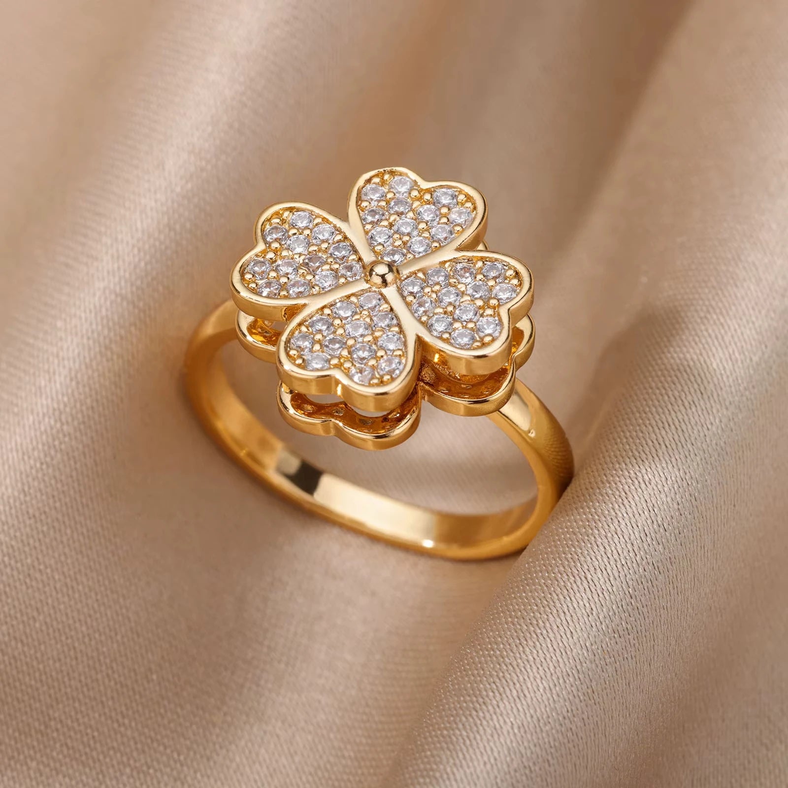 Pavé Clover Spinner Ring